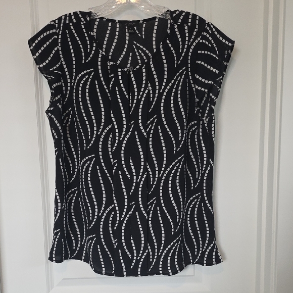 Ann Taylor Factory Tops - Ann Taylor Factory Black and White Patterned Blouse
